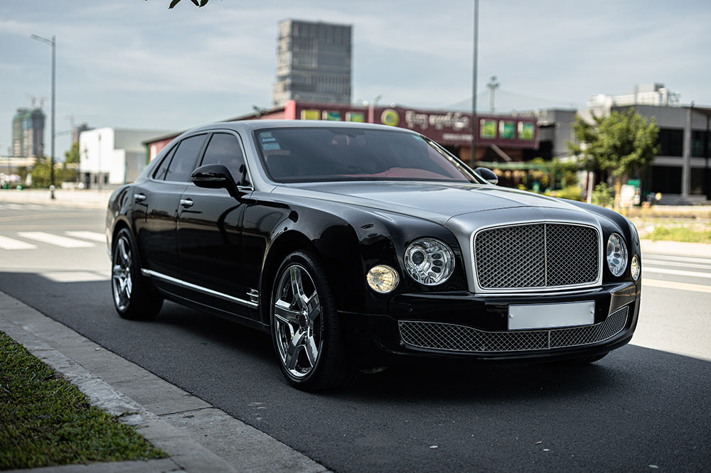 Outstanding Features of the Luxurious Bentley Azure