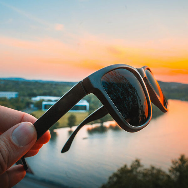 Advantages and disadvantages of polarized sunglasses