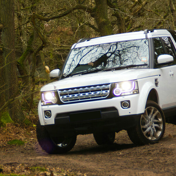 Highlighting Features of the Land Rover LR4