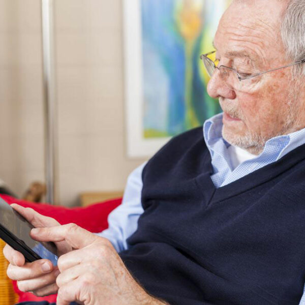 Popular large mobile phones for the seniors