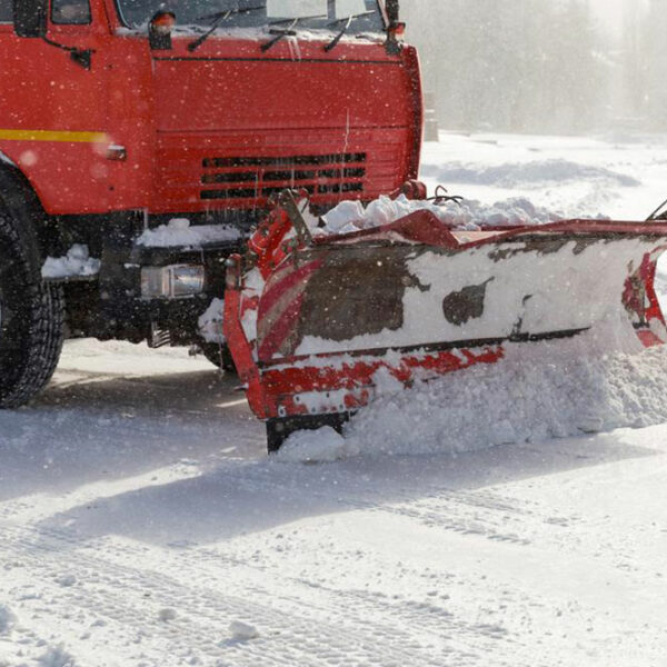 Should you hire a Snow Plowing Contractor or Do it Yourself